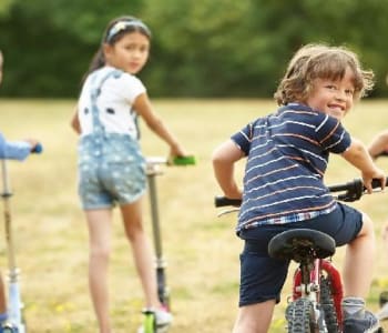 Quand l'éducation des enfants devient source de conflit avec nos amis